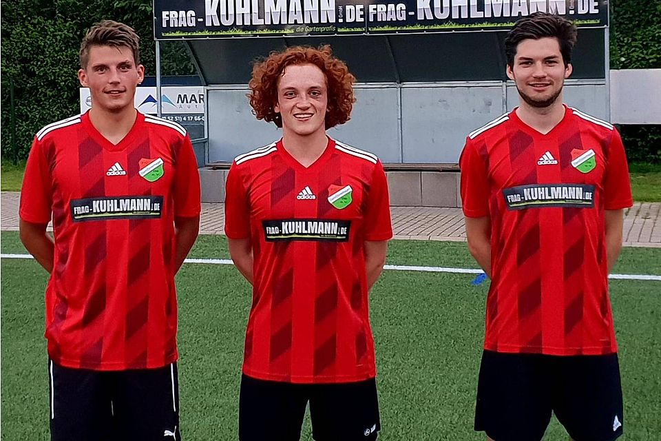 Niko Hüls (l.), Luca Chapmann (m.) und Lennart Rottmann (r.) wechseln zum FC Dahl/Dörenhagen