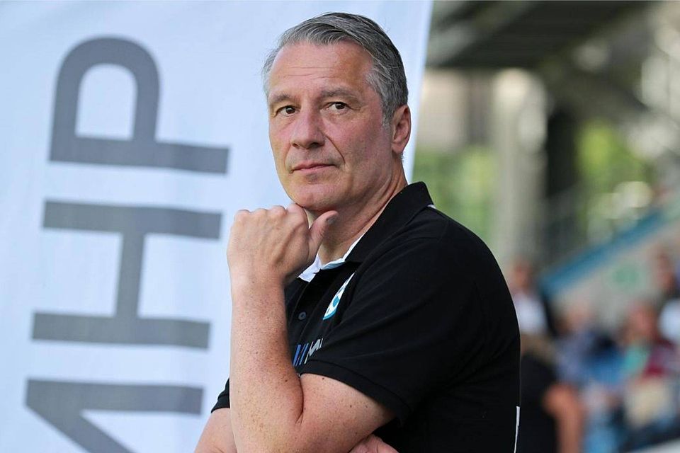 Durchlebt derzeit eine schwierige Phase bei den Stuttgarter Kickers: Der Sportliche Leiter Lutz Siebrecht.