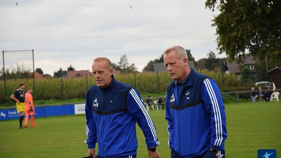 Die Brüder Heino und Lothar van den Berg bleiben dem FCR Bramsche als Trainerduo treu.