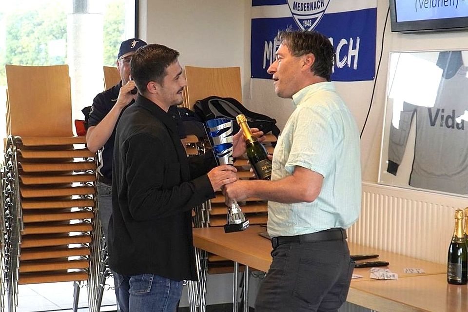 Frederico Esteves Ferreira (l.) wurde für 44 erzielte Tore ausgezeichnet