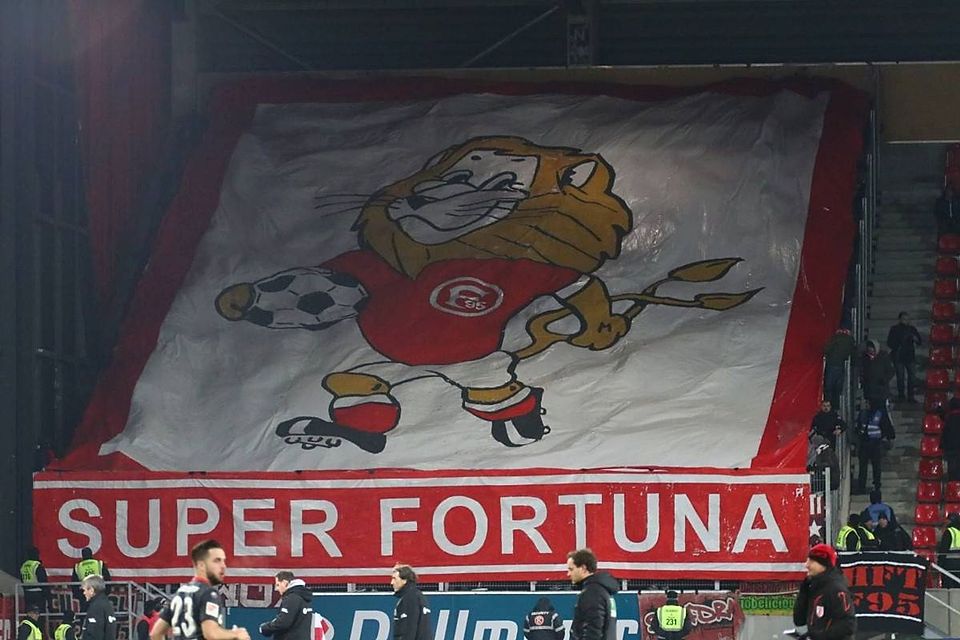 Die Ultras von Fortuna Düsseldorf rufen zum Blutspenden auf.