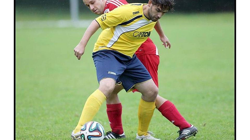 Ulrich Strenkert (hinten) möchte mit der Usinger TSG heute Abend erneut eine starke Leistung abliefern und das Spitzenspiel gewinnen.  Foto: Breier