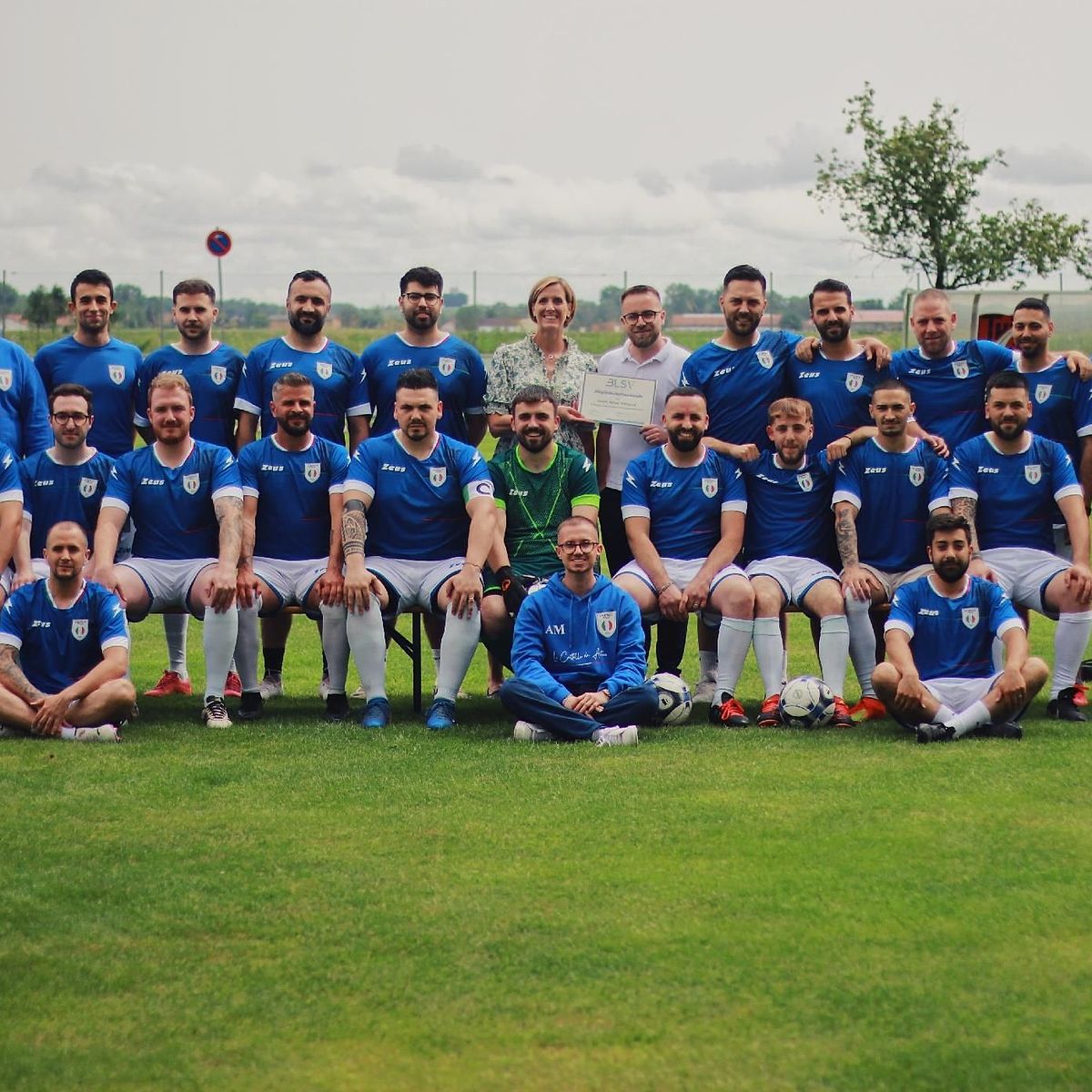 Porno rollarni ijro etish Eng oq jinsiy aloqa dumbalari