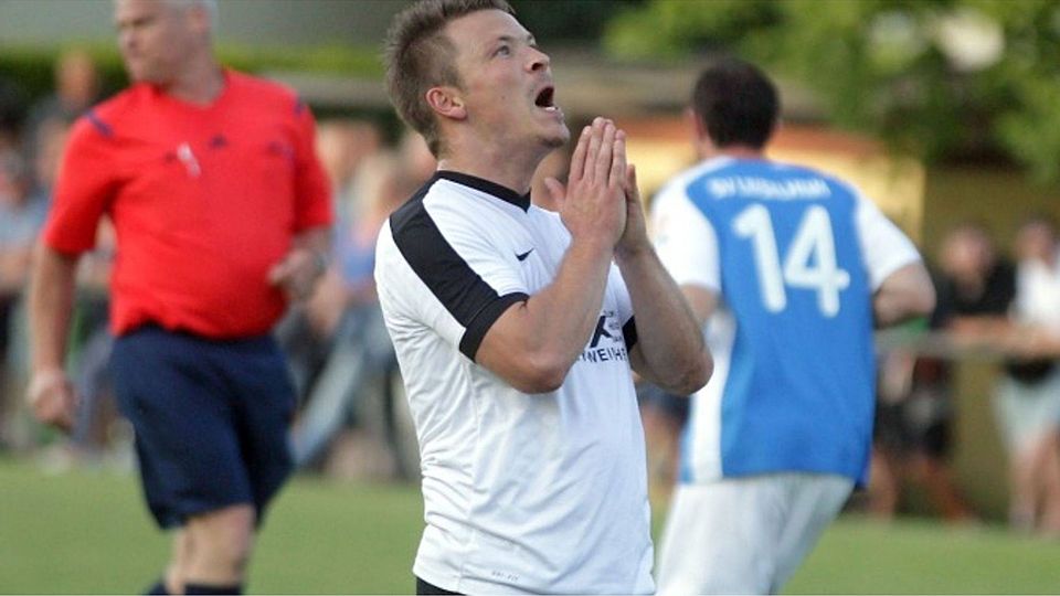 Unfassbar: SG Weinheims Spielertrainer Jens Bauer trauert der vergebenen Chance nach. 	Foto: photoagenten/Axel Schmitz