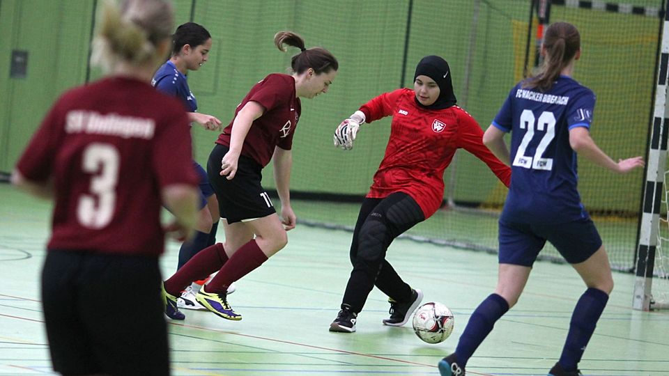 Ausrichter Wacker (blau) startet mit zwer Teams bei der Bezirksmeisterschaft