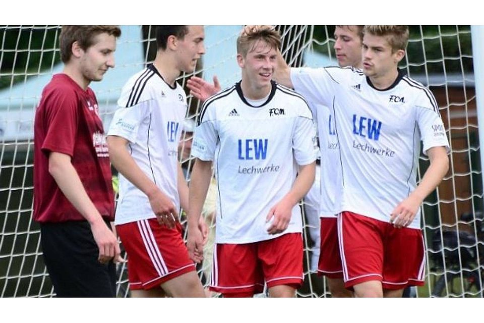 Mit zwei Siegen ist der FC Memmingen II gestartet. Ob Simon Ollert (rechts) seine Teamkollegen nun auch im Spitzenspiel gegen den TSV Nördlingen beglückwünschen kann?F: Schulze