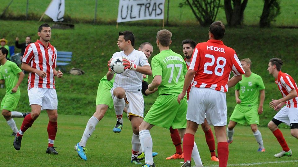 Der 1. FC Creußen (in grün) setzte sich gegen Engelmannsreuth mit 2:1 durch F: Peter Mularczyk
