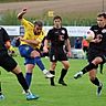 Nico Karger (M.) hat gegen Landsberg den Ausgleich auf dem Fuß, aber Landsbergs Leimeister (nicht im Bild) hält überragend.