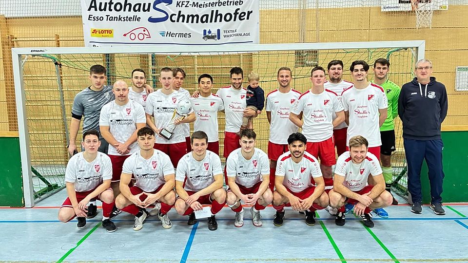Die beiden Finalisten: TV Schierling (links) und SV Ettenkofen