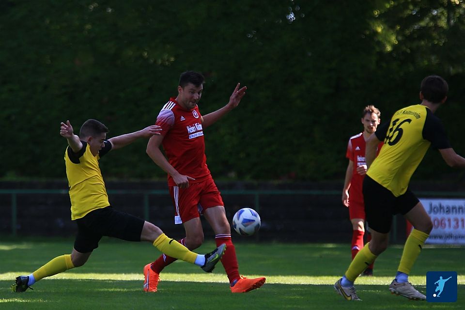 Wichtiger Befreiungsschlag: Der SVW Mainz (hier in rot) gewinnt das Torfestival gegen den SV Geinsheim mit 8:3.