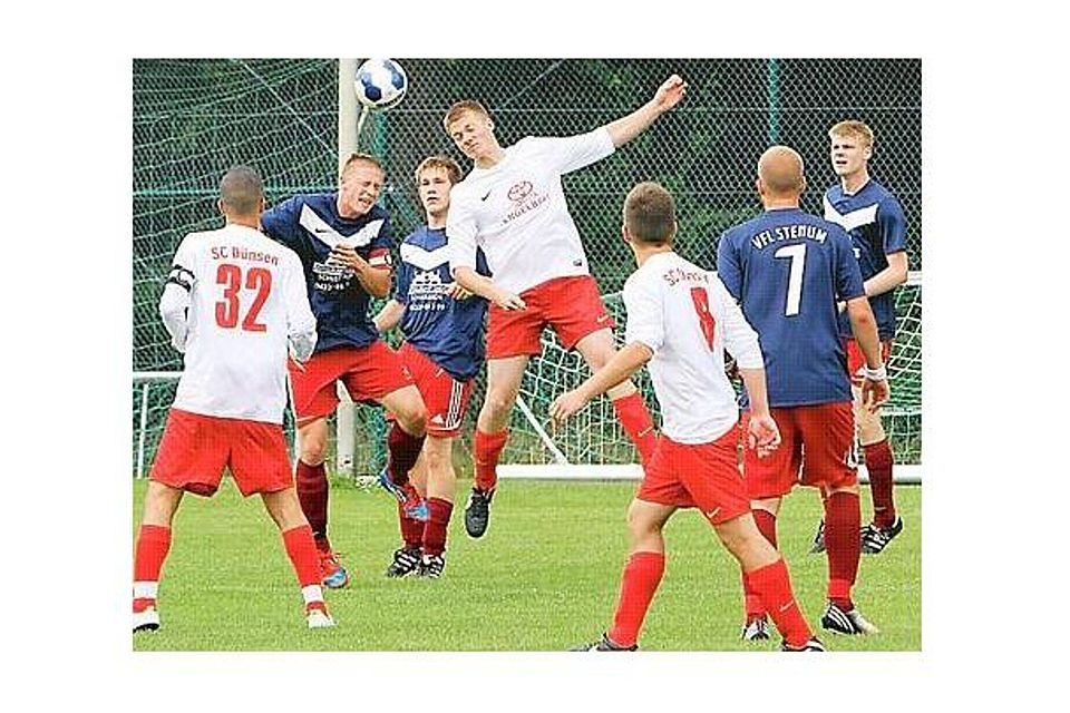 6:0: Ohne Probleme siegten die Spieler vom VfL Stenum II gegen Dünsen.   Bild: Olaf Blume