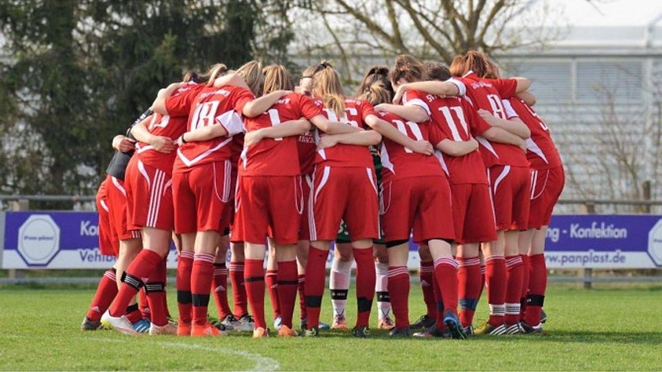 Geimeinsam zum Erfolg: Weinberg sicherte sich mit einem knappen 1:0-Heimerfolg vorzeitig die Meisterschaft. F: Mühlsteff