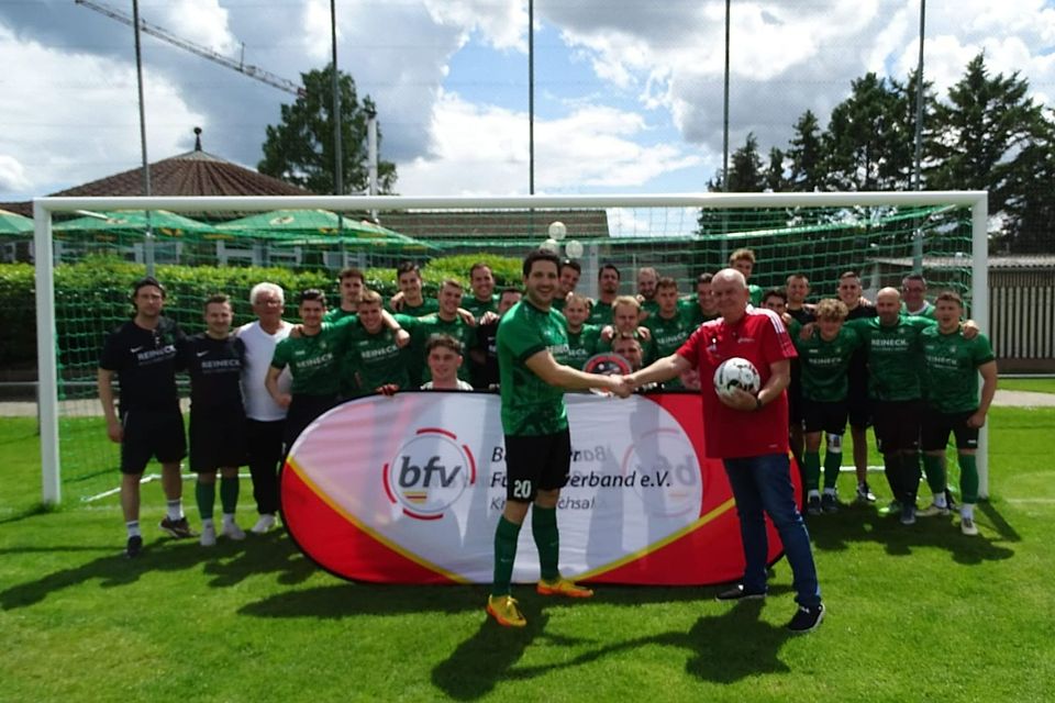 Meisterehrung des FC Karlsdorf II durch den Fußballkreis Bruchsal Meisterehrung des FC Karlsdorf II durch den Fußballkreis Bruchsal