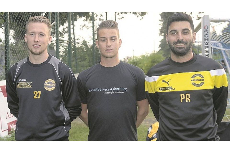 Kasra Ghareh Chaee, Lukas Dappen und Stephan Schmude (von rechts) schlossen sich vor dieser Saison dem Aufsteiger in die Bezirksliga an. Ghareh Chaee spielte zuvor Mittelrheinliga. Foto: Luhr