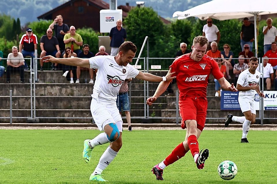 Manuel Wenzel (r.) fehlt dem SV Bruckmühl gegen den TSV Kastl.