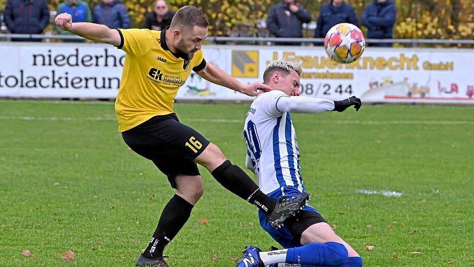 Auch wenn hier der Zeller Kapitän Tan Ünal zu Boden geht, letztlich waren es die Sport-Freunde Bachern, hier mit Tobias Rohrer, die sich geschlagen geben mussten.