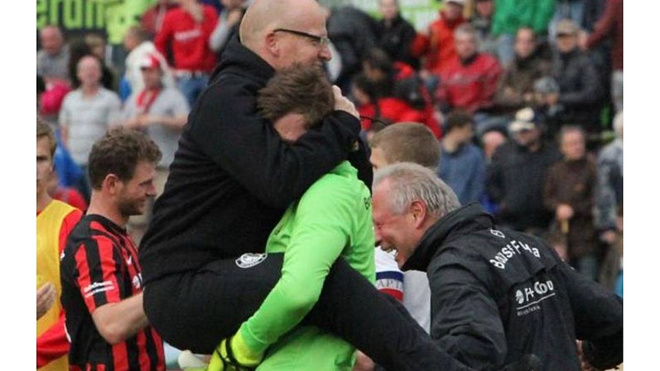 Ausgejubelt: Borussia Fulda und Trainer Oliver Bunzenthal gehen getrennte Wege. Foto: Archiv