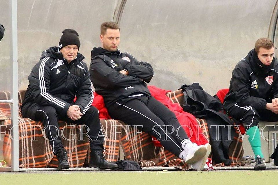 Volker Löbenberg (links) wird nicht mehr auf der Bank des Ludwigsfelder FC Platz nehmen.