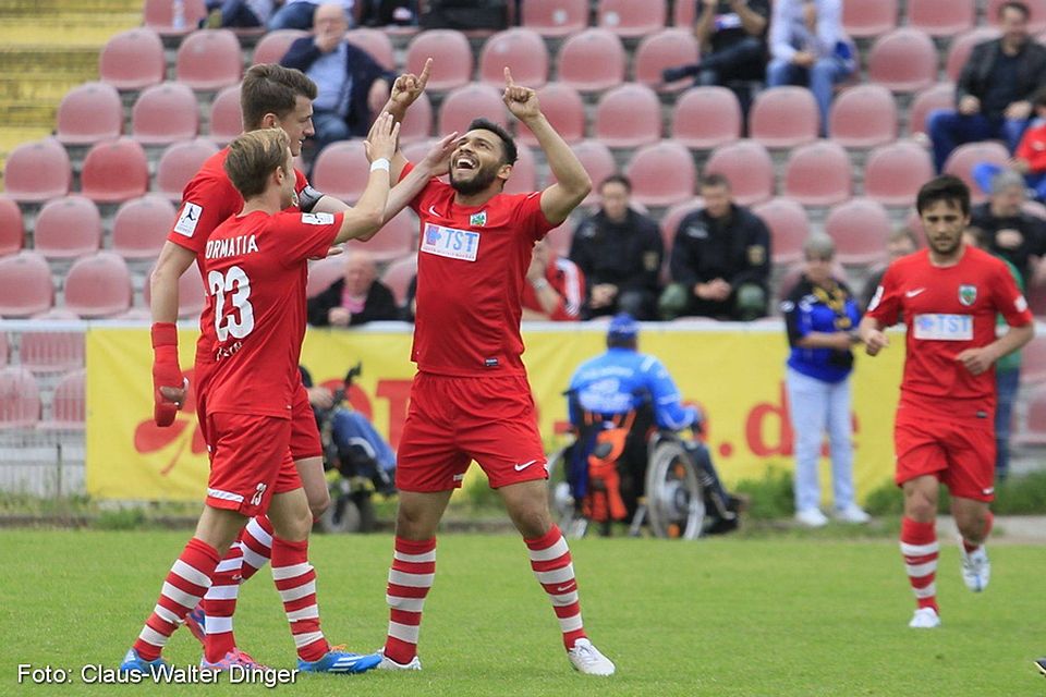 Enis Saiti feiert seinen Treffer zum 2:0 gegen Koblenzb>F: Dinger