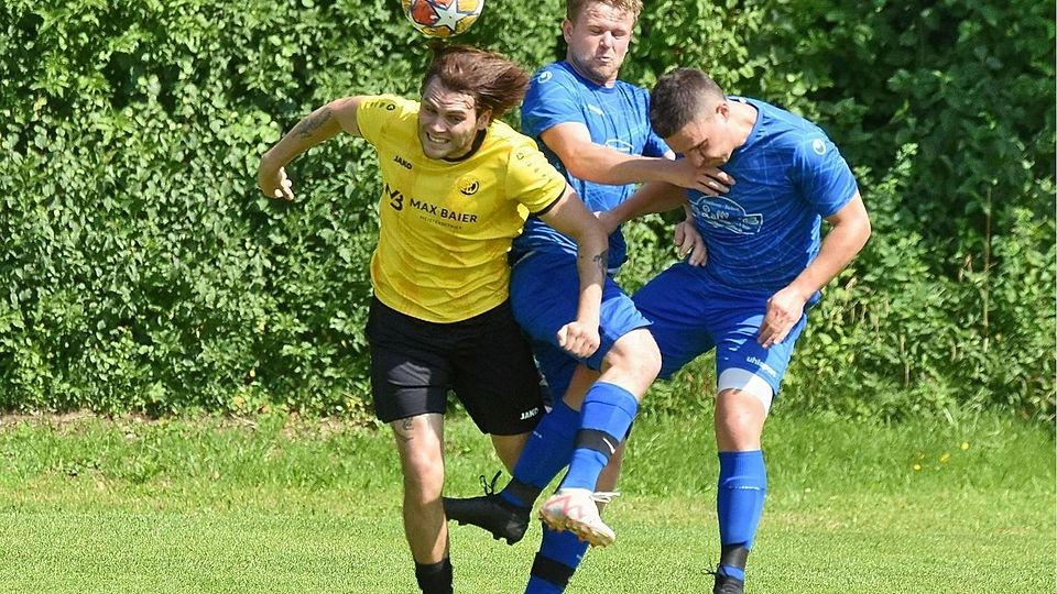 Der TSV Türkenfeld (in Blau) im Spiel gegen den SC Weßling.
