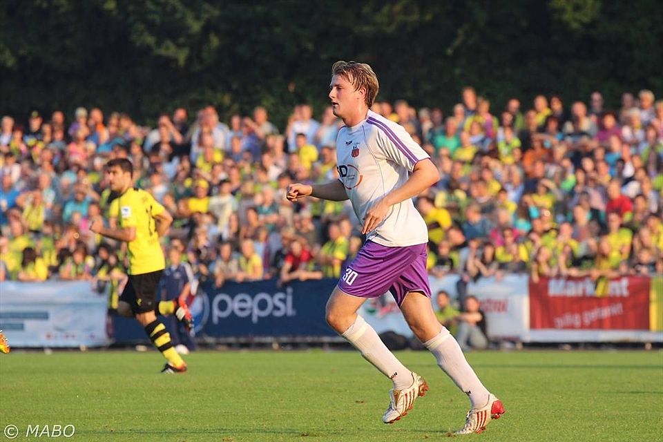 Gombarek spielte mit Hiesfeld gegen Borussia Dortmund. 