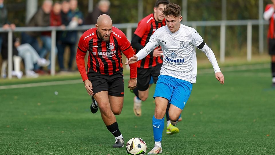 Nicht aufzuhalten: Julian Sager (rechts) besiegte mit der SpVgg Joshofen-Bergheim den FC Affing (Michael Felder) mit 2:0. 