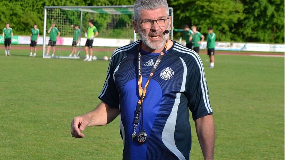 Uwe Wolf, hier bei einem Showtraining im niederbayerischen Deggendorf, hat einen neuen Posten in der Landesliga.