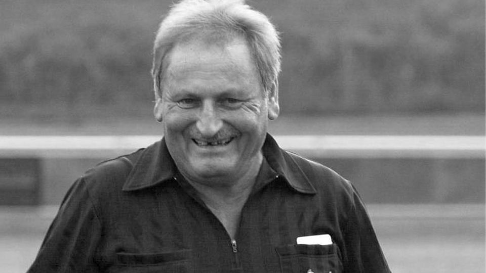 Humorvoll, kommunikativ und immer fair: Fußball-Schiedsrichter Adi Plotek ist mit 72 Jahren verstorben.