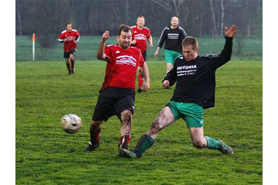 Schlammschlacht zwischen der SG Moor und der SG Selsingen/Sandbostel.