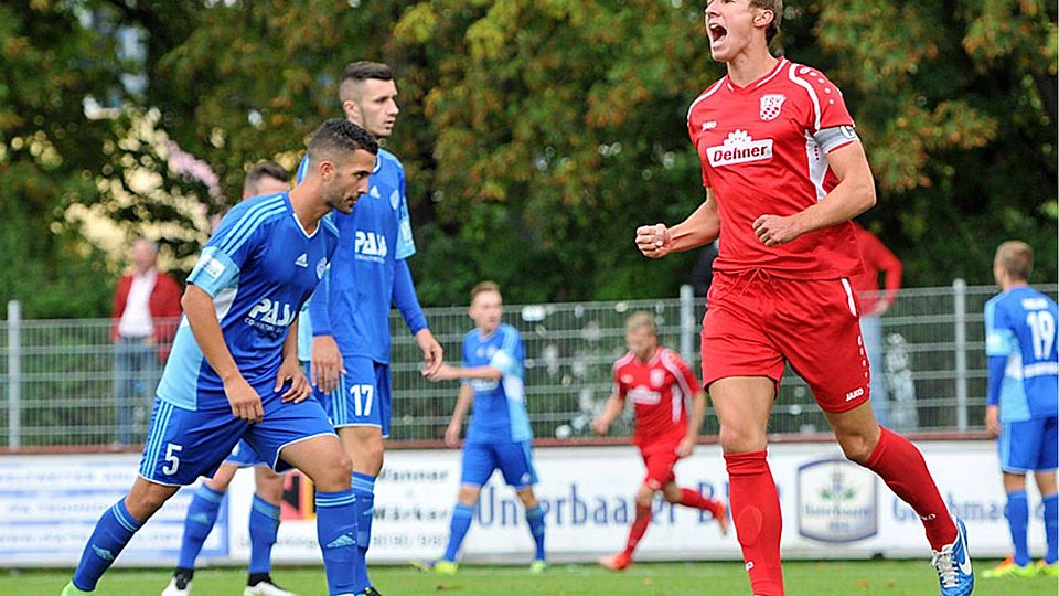Sebastian Mitterhuber (re.) geht als Kapitän voran. Beim 2:0 des TSV Rain über Viktoria Aschaffenburg erzielte der Skipper des Aufsteiegers höchstpersönlich beide Treffer. F: Jung