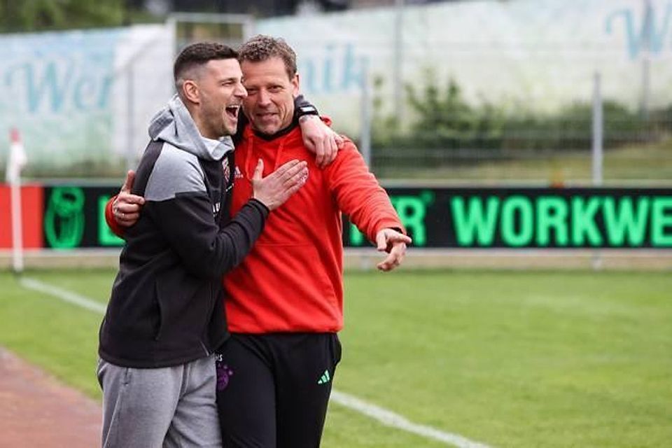 Schätzen sich sehr: Buchbach-Trainer Aleksandro Petrovic(links) und Bayern II-Coach Holger Seitz(rechts).