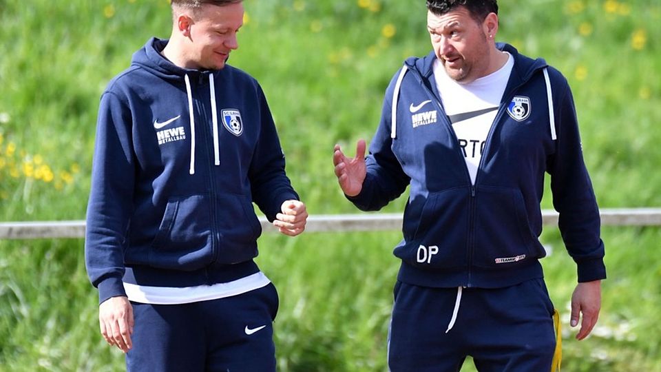 Lahrer Fachsimpeleien: Sascha Schöder, Trainer des Verbandsligateams (links) und Dino Piraneo, damals Co-Trainer, heute Teamchef der Reserve, stehen vor schweren Aufgaben. 