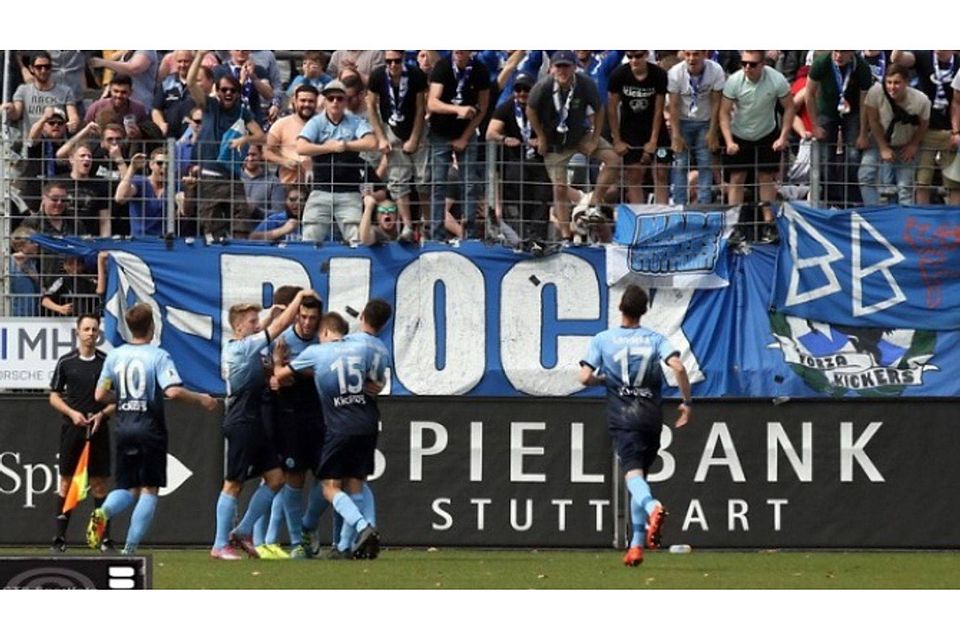 Die Stuttgarter Kickers hoffen auf ein volles Stadion gegen Trier. Foto: Hans-Ulrich Sterr / CTS-Sportfoto