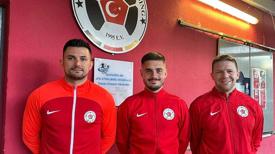 Das neue Trainerteam des SV Türk Gücü Straubing (von links nach rechts):  Betim Nikqi, Asllan Shalaj und Tobias Richter