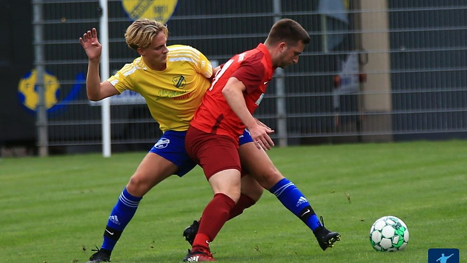 TuS Monsheim (hier in rot gegen TuS Framersheim) gewinnt mit 2:0 gegen Aufsteiger SG Flonheim/Lonsheim. 