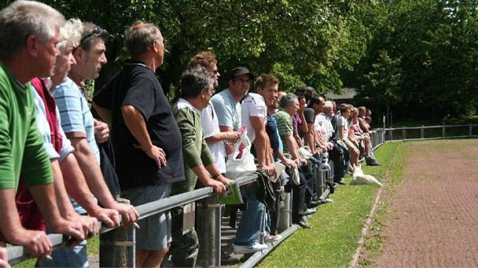 Viele Zuschauer in Niederndorf werden sich bei der Aufstellung der Mannschaft verwundert die Augen reiben. Foto: Dummie (Archiv)