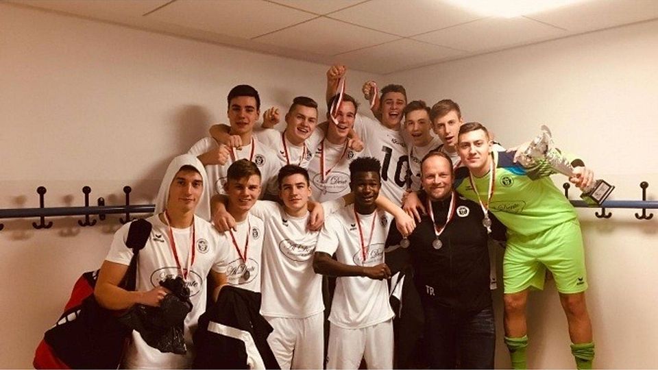 Erfolgsteam: Die U19 des Delbrücker SC holte nun den Vizetitel bei den Westfalenmeisterschaften in der Halle und qualifizierten sich so für die Runde der besten zehn Teams aus Westfalen. Foto: DSC