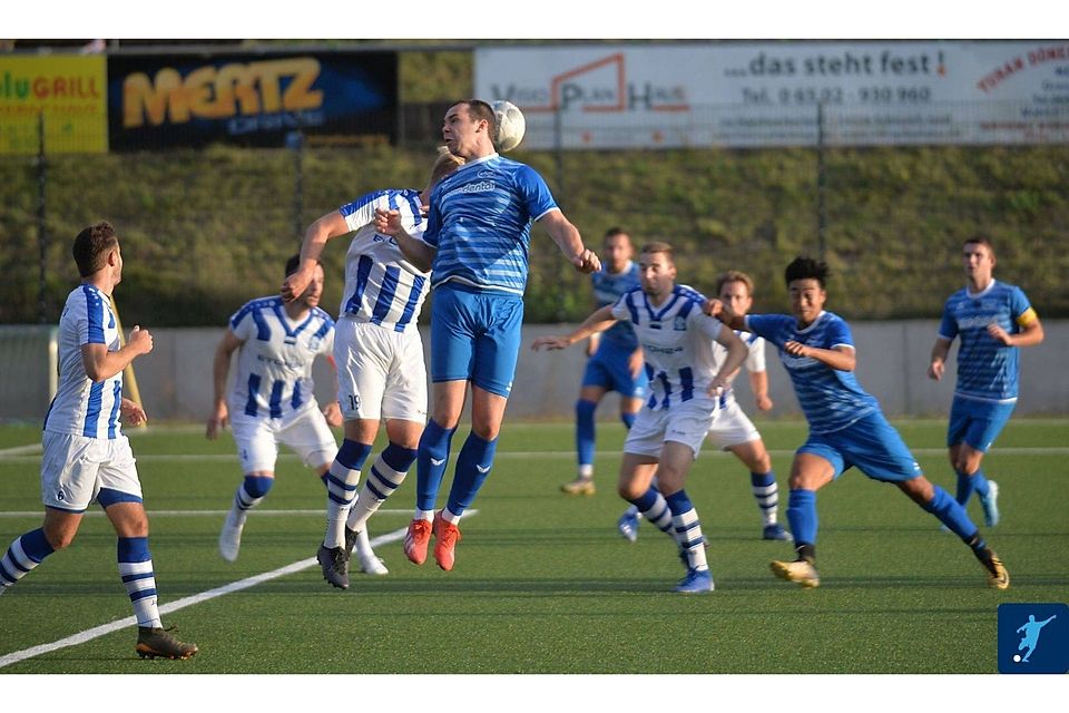 Mit 3:1 besiegte der SV Mehring (blau-weiß gestreifte Trikots) die U19 von Eintracht Trier.