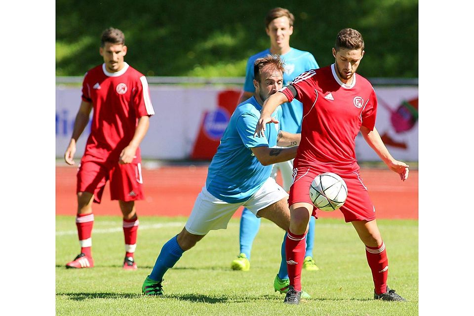 Okan Housein (rechts) und der FC Wangen empfangen den FC Albstadt zum Heimspiel in der Fußball-Verbandsliga. Josef Kopf
