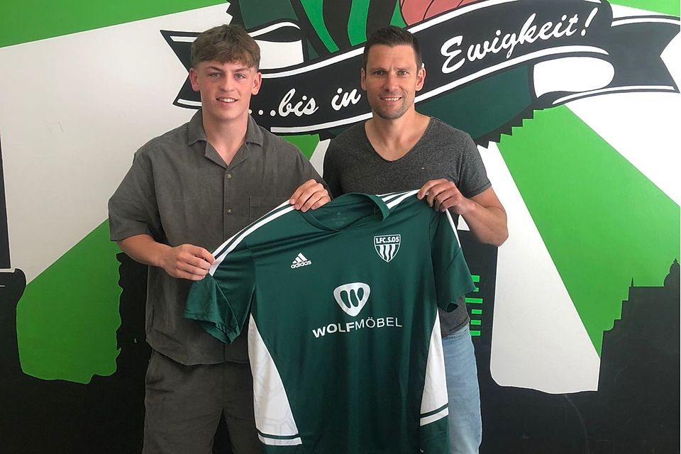 Der gebürtige Unterfranke Valentin Schmitt (li.) kommt vom FSV Mainz 05 nach Schweinfurt zurück. Sehr zur Freude des Sportlichen Leiters Andreas Brendler. 