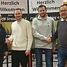 Pavel Panafidin (Zweiter von links) und Valentin Kainz (Zweiter von rechts) führen künftig die Bezirksligatruppe des FSV VfB Straubing an