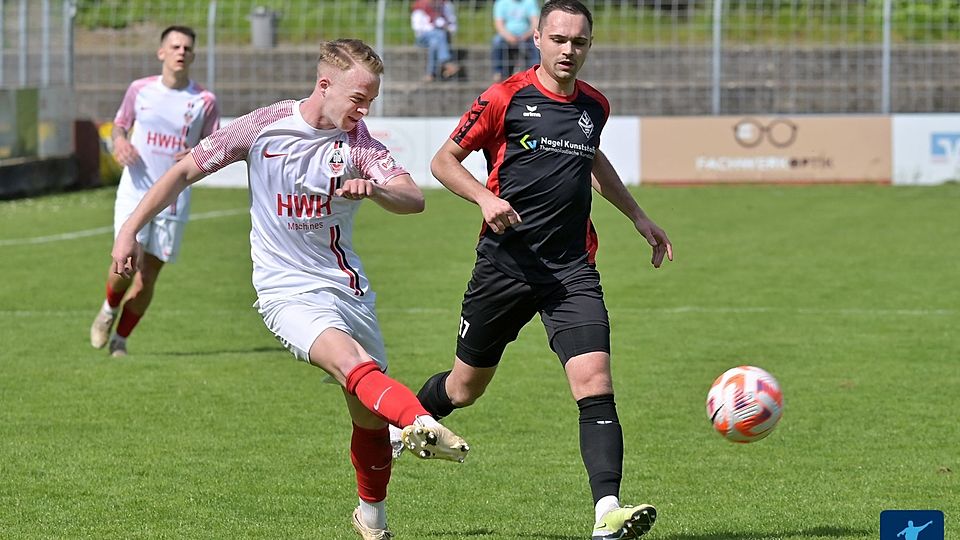 Till Schweitzer (l.) und der VfB haben noch ein Heimspiel vor der Brust.