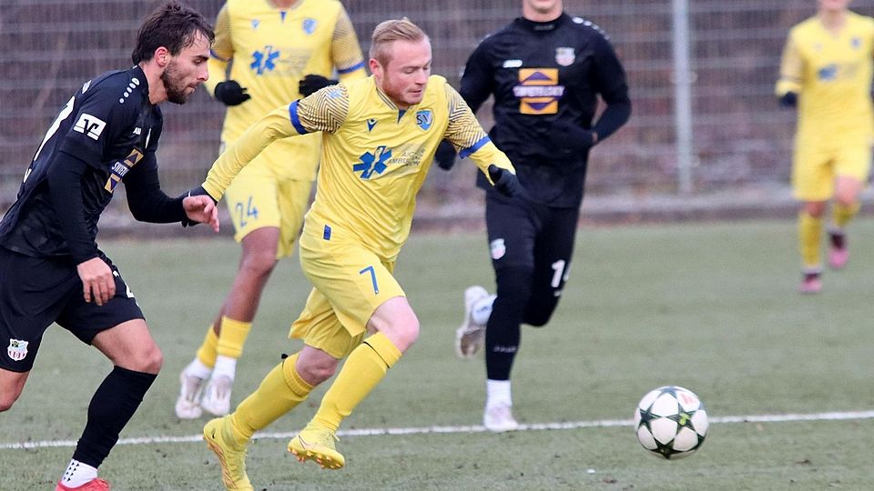 Seit 298. Punktspiel für den SV Dornach absolviert Felix Partenfelder (im gelben Dress) gegen Traunstein.