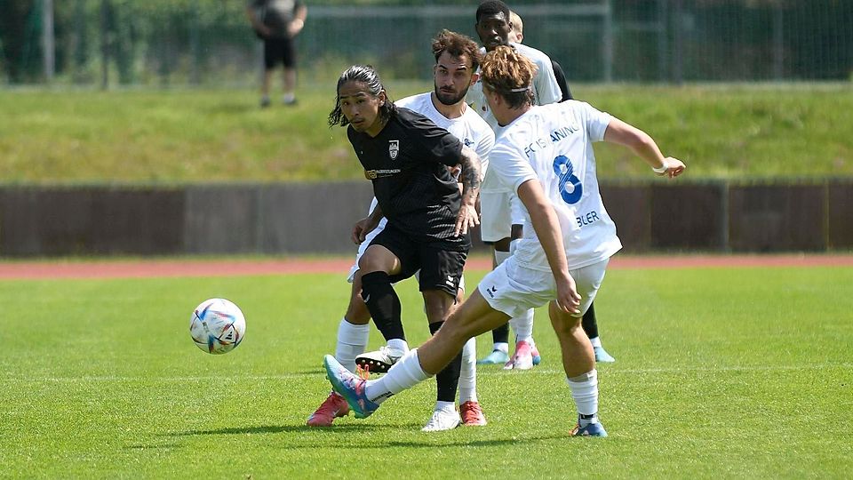 Mit einem 1:1-Unentschieden trennten sich zum Bayernliga-Auftakt am 19. Juli die Geretsrieder um Keta Kawai (dunkles Trikot) und der FC Ismaning. Im Rückspiel will der TuS drei Punkte mitnehmen.