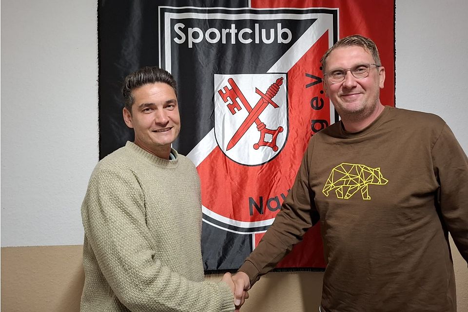 Jan Walter aus der sportlichen Leitung des SC Naumburg (r.) begrüßt den neuen Chefcoach Martin Pastuschek. Jan Walter aus der sportlichen Leitung des SC Naumburg (r.) begrüßt den neuen Chefcoach Martin Pastuschek.