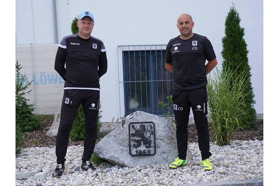 Auf Augenhöhe: Cheftrainer Frank Schmöller (li.) und seine rechte Hand Xhevat „Jacky“ Muriqi. 	Foto: JB