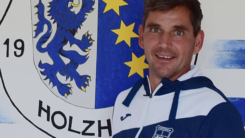 Der SV Holzheim ist auf der Suche nach einem Nachfolger für seinen scheidenden Trainer Oliver Remmert.