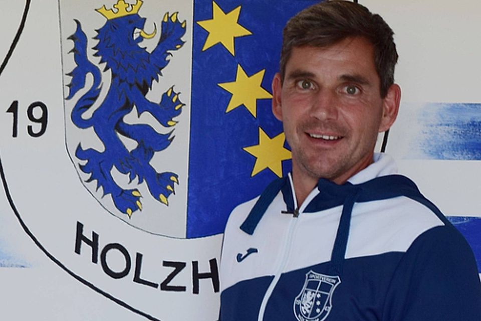 Der SV Holzheim ist auf der Suche nach einem Nachfolger für seinen scheidenden Trainer Oliver Remmert.