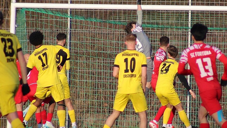 Der Tabellenführer Eintracht Hohkeppel II musste sich überraschen in Zündorf geschlagen geben.