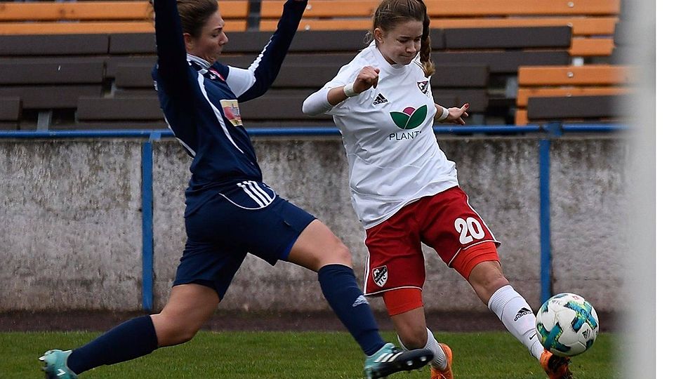 Emily Hähnel (rechts) verwirklicht aktuell ihren Traum vom College-Fußball. 